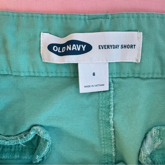 Old Navy Women's Mint Green Shorts Size 6 - Picture 2 of 4